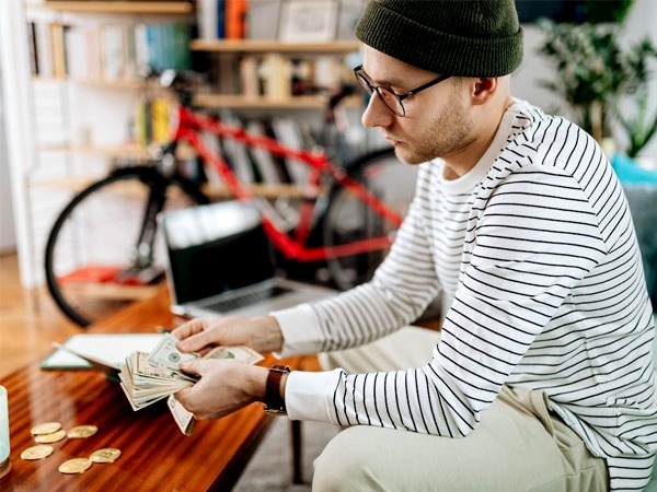 Relationship Tips : सैलरी के बारें में खुल कर बात करना