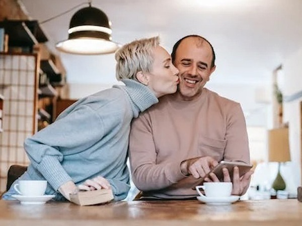 Relationship Tips : कुछ लाइन्स हैं, जो आपकी पत्नी आपके मुंह से सुनना चाहती है-