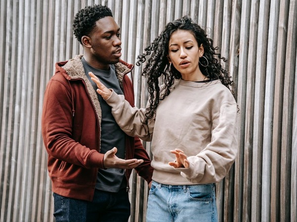 Relationship Tips: वो इशारे जो बताते हैं कि पत्नी अब तलाक लेना चाहती है 