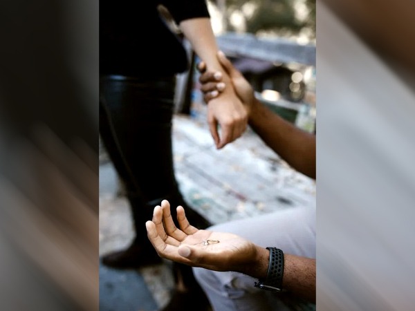 Relationship Tips: वो इशारे जो बताते हैं कि पत्नी अब तलाक लेना चाहती है 