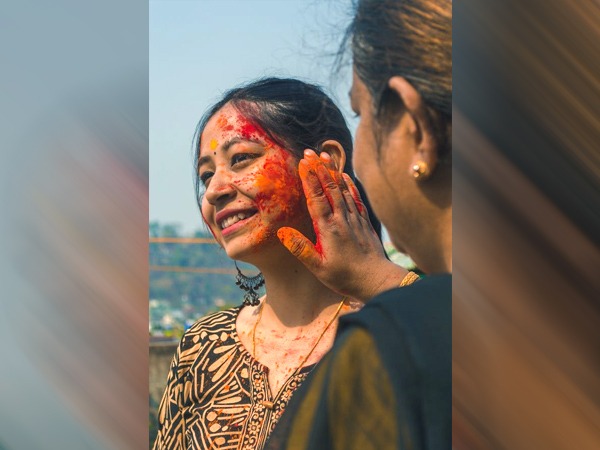Happy Holi 2023 : इस तरह से परिवार और रिश्तेदारों के साथ मनाएं होली-