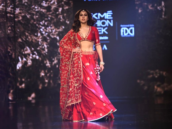  सारा अली खान, सारा अली खान लैक्मे फैशन वीक