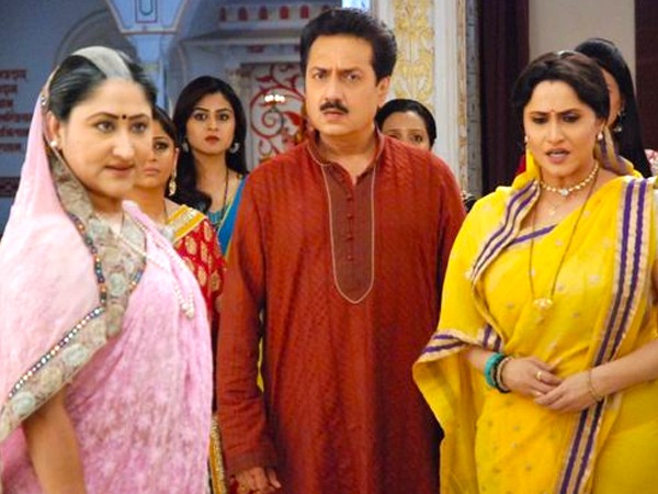 खुद को सास की तकलीफ भरी बातों से कैसे संभाले-