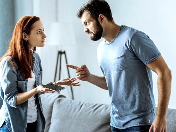 वैवाहिक जीवन की इन परेशानियों में लें माता-पिता से सलाह 