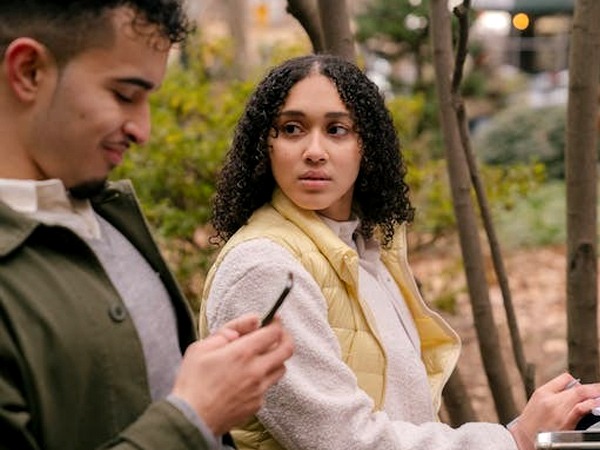 Jealousy In Friendship: खुद से करें ये सवाल 