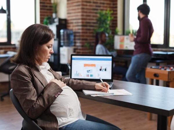 1. प्रेग्नेंसी भेदभाव