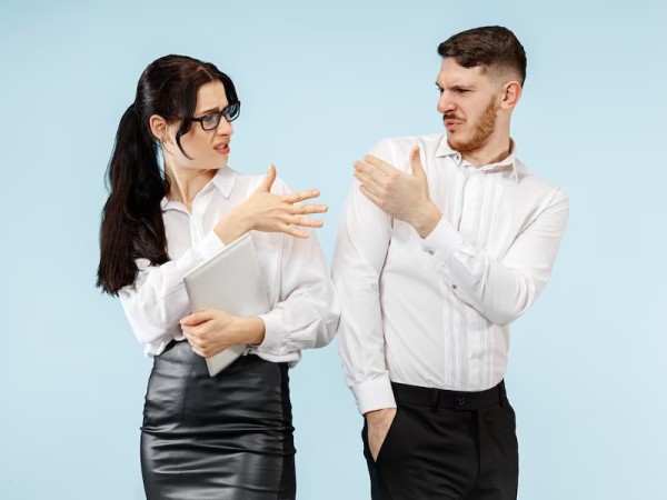 5. इगो टकराना