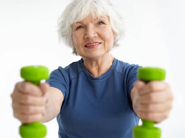 दुनिया भर के लगभग हर देश में महिलाओं की जीवन प्रत्याशा पुरुषों की तुलना में अधिक है। अमेरिकी जनगणना ब्यूरो के अनुसार, पुरुषों के लिए 83.9 वर्ष की तुलना में महिलाओं की जीवन प्रत्याशा 2060 तक 87.3 वर्ष तक पहुंचने का अनुमान है। वैज्ञानिकों का मानना है कि यह महिलाओं के शरीर में एस्ट्रोजन की उपस्थिति के कारण हो सकता है जो रोग प्रतिरक्षा में सुधार करता है। दुनिया भर के लगभग हर देश में महिलाओं की जीवन प्रत्याशा पुरुषों की तुलना में अधिक है। अमेरिकी जनगणना ब्यूरो के अनुसार, पुरुषों के लिए 83.9 वर्ष की तुलना में महिलाओं की जीवन प्रत्याशा 2060 तक 87.3 वर्ष तक पहुंचने का अनुमान है। वैज्ञानिकों का मानना है कि यह महिलाओं के शरीर में एस्ट्रोजन की उपस्थिति के कारण हो सकता है जो रोग प्रतिरक्षा में सुधार करता है।