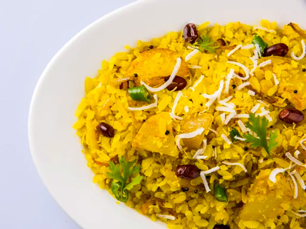 How To Make Tasty Poha At Home in hindi