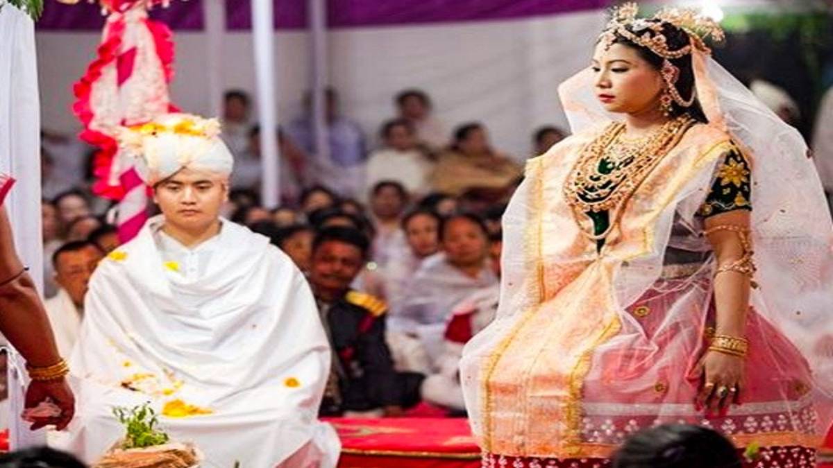 Manipuri Weird Marriage Rituals: Fish Decides Newly Married Couples Future Omg News In Hindi Manipuri Weird Marriage Rituals: Fish Decides Newly Married Couples Future Omg News In Hindi