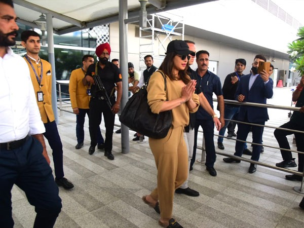 Parineeti Chopra, Priyanka Chopra