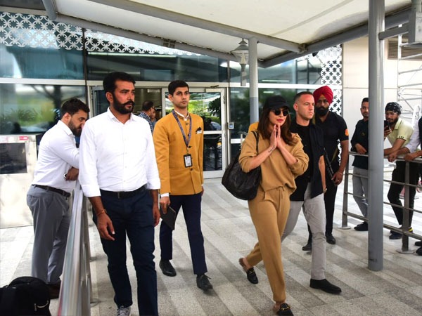 Parineeti Chopra, Priyanka Chopra