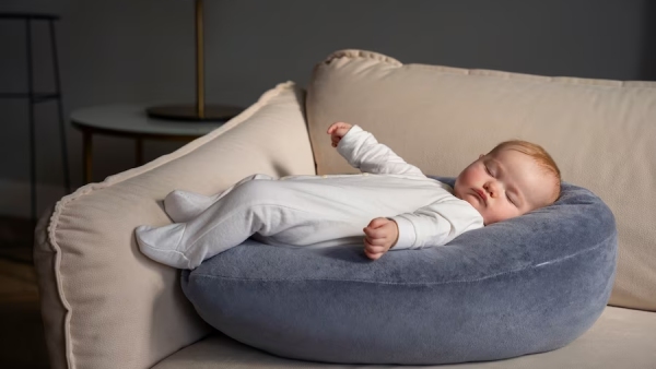 Baby_use_pillow