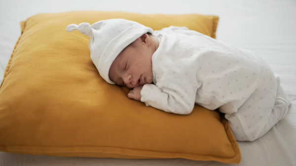 Baby_use_pillow