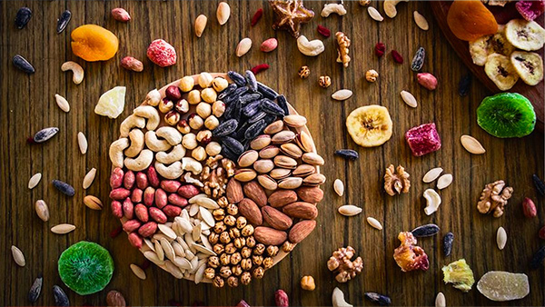 Know When You Can Give Dry Fruits To Babies in Hindi