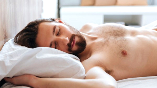 You Shouldnt Sleep Shirtless During a Heatwave, Heres Why