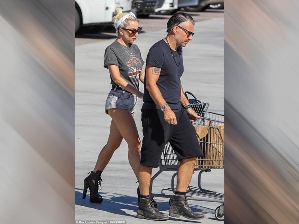 Famous Cheap Celebrities,