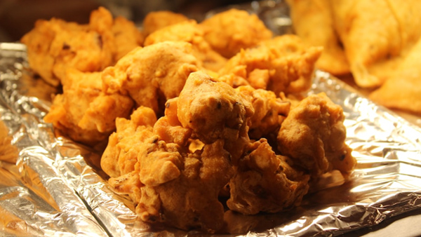 Monsoon Snacks Recipe: Madhuri Dixit and Dr. Ram Nene shows how to make healthy Onion Bhajiya