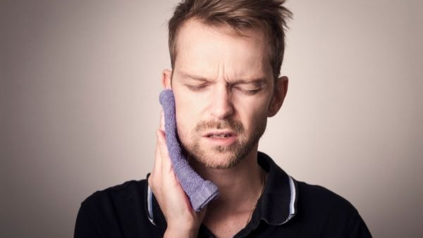 6 Home and Natural Remedies for Toothache Pain