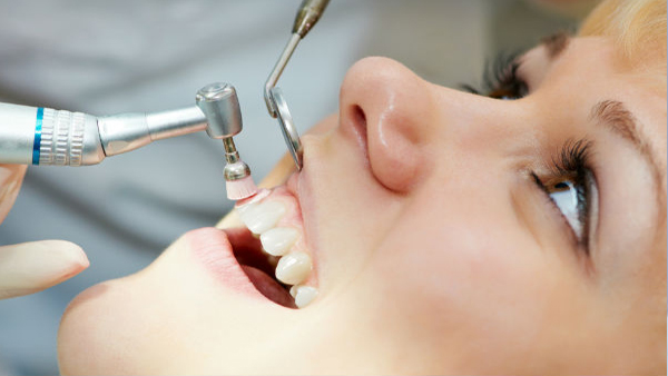 What Foods to Eat or What To Avoid After a Tooth Extraction