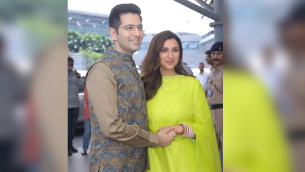  Parineeti Chopra Airport Look In Green 