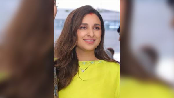  Parineeti Chopra Airport Look In Green 