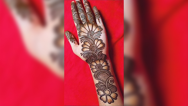  7 Stunning Mehendi Designs for Festive Season