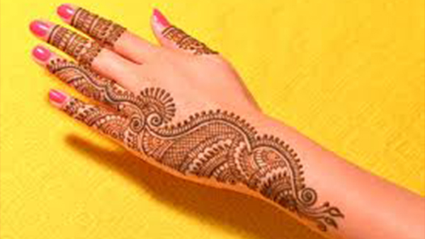  7 Stunning Mehendi Designs for Festive Season