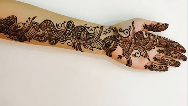  7 Stunning Mehendi Designs for Festive Season