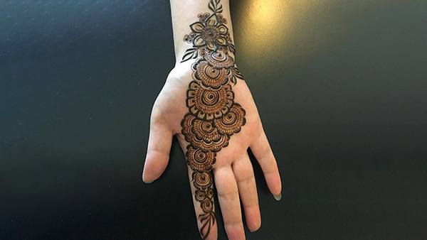  7 Stunning Mehendi Designs for Festive Season
