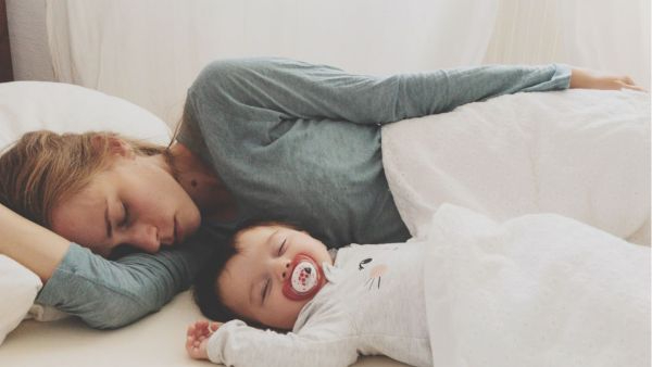 Risk Of Co Sleeping With Newborn in hindi