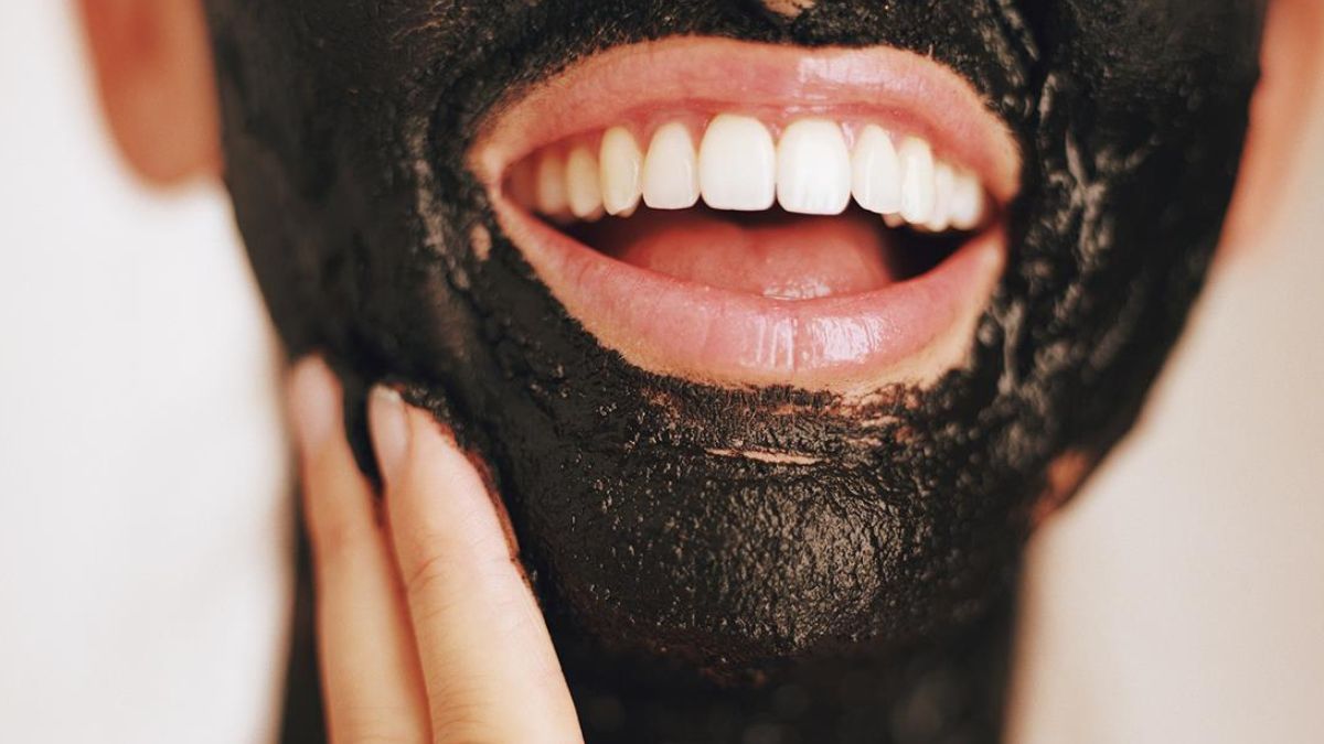  DIY Charcoal Clay Face Pack