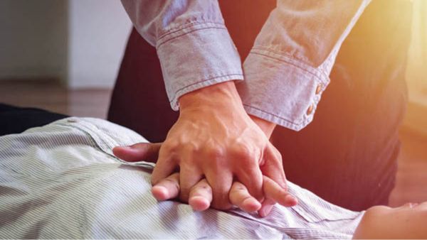 Gurmeet Choudhary gives CPR in viral video Gurmeet Choudhary gives CPR in viral video