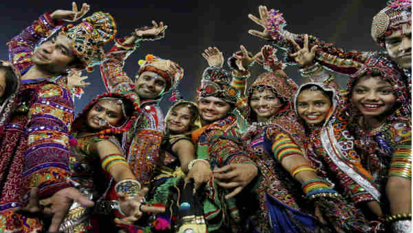 Garba And Dandiya Difference: What is the connection of Garba Dandiya with Navratri