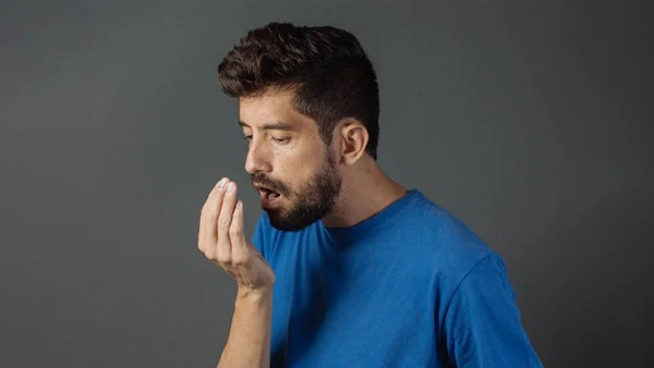  Madhuri Dixit Husband dr shriram nene shares tips to prevent bad breath