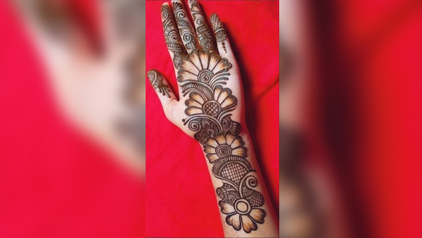 Arabic Mehndi Design For Karwa Chauth For Unmarried Girls