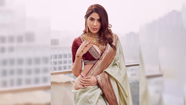 Five Stylish and Fashionable Braless Blouse Designs ideas see photos