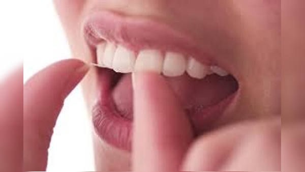 Toothpick VS Dental Floss: 