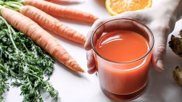 Carrot juice health benefits for winter season gajar ke juice ke fayde in hindi