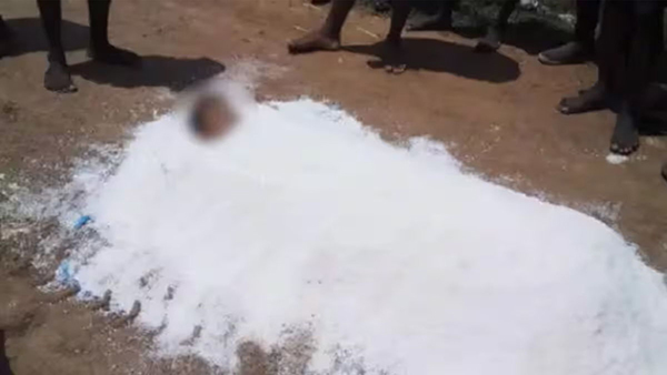 Viral News: Karnataka Parents keep bodies of two children under salt fo Viral News: Karnataka Parents keep bodies of two children under salt fo
