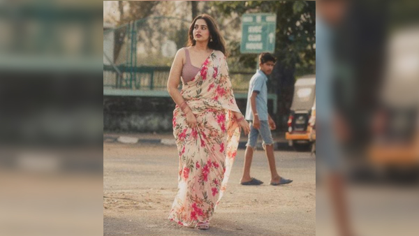  bigg boss 17 munawar faruqui ex gf ayesha khan saree blouse designs to look stylish and fashionable