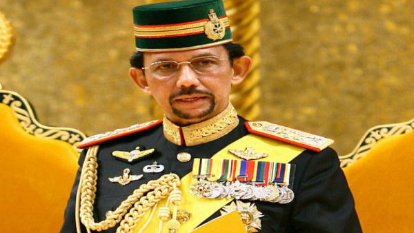 Sultan of Brunei Spends 20000 Dollar for Haircut, have 5000 luxury cars, lives in gold palace