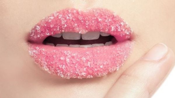 pink lips ke liye gharelu upay: homemade lip scrub for dark lips in hindi
