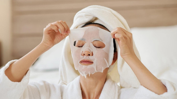 Sheet masks vs traditional masks: Which one is good for skin 