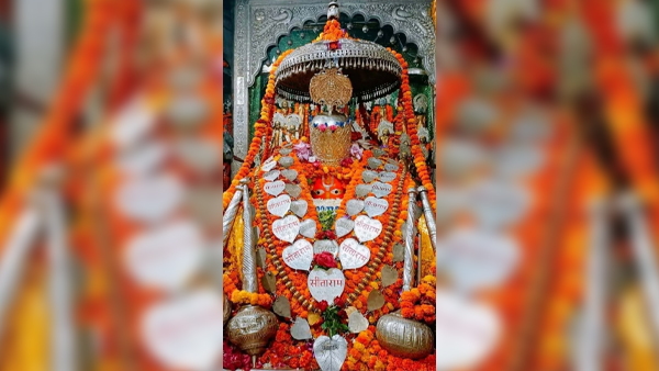 Ayodhya Ram Mandir: इस हनुमान मंदिर के बिना अधूरा है राम लल्‍ला के दर्शन, जानें हनुमानगढ़ी का गुप्त रहस्य इस हनुमान मंदिर के बिना अधूरा है रामलल्‍ला का दर्शन Ram Mandir Pran Pratistha: PM Modi will visit first Hanumangarhi Temple, know history and significance of this temple What Is The History Of Hanumangarhi Temple Of Ayodhya: अयोध्‍या सबसे प्रसिद्ध पवन पुत्र बजरंगबली का मंदिर है। इस प्राचीन मंदिर का नाम है हनुमानगढ़ी। Why is Hanuman Garhi famous, How old is Hanuman Garhi Temple, Which is the most powerful Hanuman Mandir, हनुमान गढ़ी क्यों प्रसिद्ध है, hanuman garhi temple nainital, hanuman garhi temple timings, hanuman garhi history, hanuman garhi ayodhya history in hindi, हनुमान गढ़ी अयोध्या खुलने का समय, ayodhya junction to hanuman garhi distance, हनुमानगढ़ी का रहस्य History Of Hanumangarhi Temple Of Ayodhya: अयोध्‍या के राम मंदिर की चर्चा चारों तरफ हैं। इसकी तैयारियां जोर-शोर पर हैं। इस वक्‍त हर किसी की नजरें अयोध्या में बन रहे भव्य राम मंदिर पर हैं। अयोध्या को मंदिर और मूर्तियों का शहर कहा जाता है। यहां लगभग 8000 मठ-मंदिर हैं जिनकी अलग-अलग परंपरा और मान्यताएं हैं। इनमें सबसे प्रसिद्ध पवन पुत्र बजरंगबली का मंदिर है। इस प्राचीन मंदिर का नाम है हनुमानगढ़ी। इस मंदिर के दर्शन के बिना रामलला का दर्शन अधूरा माना जाता है। भगवान राम ने हनुमान जी को दिया था ये मंदिर माना जाता है कि भगवान राम ने लंका से लौटने के बाद अपने प्रिय भक्‍त हनुमान को यह स्थान रहने के लिए दिया था। इसलिए अयोध्‍या में आने से पहले हनुमागढ़ी में विराजमान हनुमान जी के दर्शन करने चाहिए। अथर्ववेद के अनुसार भगवान राम हनुमान जी को यह मंदिर देते हुए कहा था कि जब भी कोई भक्‍त अयोध्‍या आएगा तब वो सबसे पहले हनुमान जी के दर्शन करेगा। माना जाता है कि हनुमान जी यहां हर वक्त मौजूद रहते हैं। अयोध्‍या शहर के बीचोबीच बना हनुमान जी का ये मंदिर राजद्वार के सामने ऊंचे टीले पर स्थित है। हनुमानगढ़ी को भगवान बजरंगबली का घर कहा जाता है। वीआईपी से लेकर सेलिब्रेटिज का लगा रहता हैं तांता मंदिर तक पहुंचने के लिए भक्तों को 76 सीढ़ियां चढ़नी पड़ती हैं। इस मंदिर की सभी दीवारों पर हनुमान चालीसा और चौपाइयां लिखी हुई हैं। यहां पीएम मोदी, साउथ के थलाइवा रजनीकांत, अनुपम खैर, कांग्रेस नेता दिग्‍विजय सिंह जैसे जाने माने लोग मत्‍था टेक चुके हैं। कंगना का एक वीडियो इस वक्त सोशल मीडिया पर जमकर वायरल हो रहा है। इस वीडियो में कंगना रनौत हनुमानगढ़ी में झाडू में लगाती हुई नजर आई। हनुमानगढ़ी में पूरी होती है मनोकामना हनुमान गढ़ी में हनुमान जी की प्रतिमा दक्षिण मुखी है। धार्मिक मान्यताओं के अनुसार यहां दर्शन करने से हर मनोकामना पूरी हो जाती है। यहां आकर हनुमान जी को लाल चोला चढ़ाने से सभी तरह के दोषों से मुक्ति मिलती है। हनुमान जी की कृपा से जीवन में समृद्धि और सफलता की प्राप्ति होती है। कहा जाता है कि अयोध्या की सरयू नदी में पाप धोने से पहले लोगों को भगवान हनुमान से आज्ञा लेनी पड़ती है। हनुमानगढ़ी में है हनुमान निशान हनुमानगढ़ी मंदिर में एक विशेष ‘हनुमान निशान है। यह चार मीटर चौड़ा और आठ मीटर लंबा ध्वज है। यह निशान लंका से विजय का प्रतीक है। इसके साथ ही एक गदा और एक त्रिशूल भी है। परंपरा के अनुसार किसी भी शुभ कार्य से पहले राम जन्‍म‍भूमि स्‍थल में हनुमान निशान ले जाया जाता है। हनुमानगढ़ी की गुप्त पूजा इस मंदिर में गुप्त पूजा भी की जाती है और इसका रहस्य भी गुप्त होता है। यह पूजा सुबह 3 बजे शुरू की जाती है। ऐसा कहा जाता है कि इस पूजा के दौरान बजरंगबली पुजारियों को साक्षात दर्शन भी देते हैं. इस पूजा में 8 पुजारी सम्मिलित होते हैं। इसमें श्रद्धालुओं को जाने की अनुमति नहीं होती है। इस पूजा के बारे में कोई भी पुजारी मंदिर परिसर के बाहर किसी से नहीं बताते हैं और ना ही किसी से इस विषय पर कोई चर्चा करते हैं। इस मुस्लिम शासक ने कराया था मंदिर का न‍िर्माण हनुमान गढ़ी मंदिर के महंत गौरी शंकर दास के अनुसार इस मंदिर का इतिहास आज से 300 साल पुराण सिराजुद्दौला के समय का है। उस समय नवाब सिराजुद्दौला को कोई बीमारी हो गई थी। नवाब यहां पूजा अर्चना करने वाले बाबा अभयारामदासजी जी के पास आया और स्वस्थ हो गया। उसके बाद स्वामी अभयारामदासजी के निर्देश में सिराजुद्दौला ने इस मंदिर का निर्माण कराया। हनुमानगढ़ी के लड्डूओं को मिला है GI Tag अयोध्या में हाल ही में हनुमानगढ़ी के लड्डू को GI Tag दिया गया है, प्रसाद के रूप में चढ़ने वाले ये लड्डू देशी घी, बेसन और मेवे से तैयार किये जाते हैं, जिनका स्वाद अतुल्य होता है। यही वजह है कि लोग इन लड्डुओं को ले जाते हैं, जिसके बाद देश के कोन-कौन में बसे लोगों की जुबान पर इन लड्डुओं का स्वाद चढ़ जाता है।