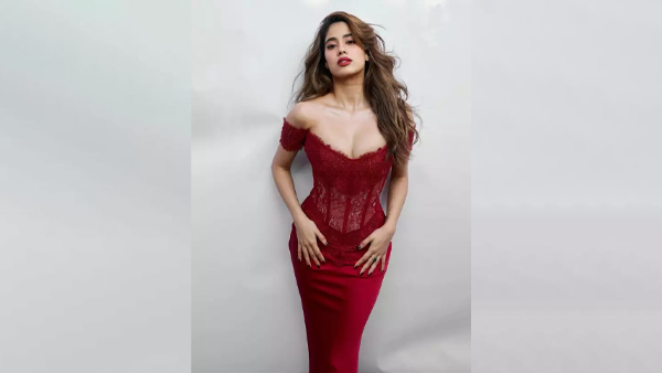  Janhvi Kapoor