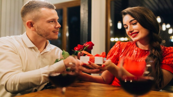 Happy Rose Day 2024 Gifts Ideas for Your Partner on the First day of valentine week