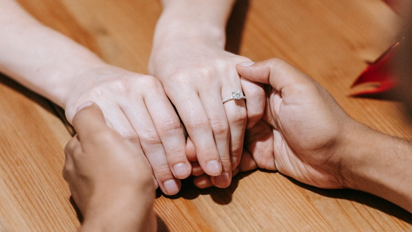 Valentine Day 2024 Gifts: Never gift these type of ring to your partner as per astrology