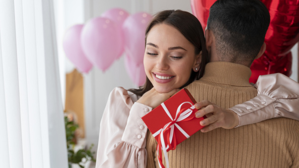 Valentine Gifts for your Partner: zodiac based gift ideas for your lover