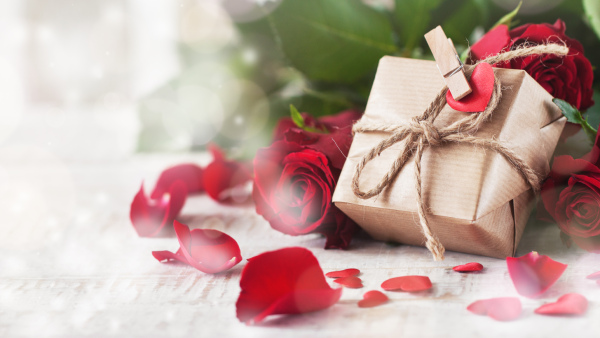 Valentines Day 2024 Gifts: Never Gift These Items To Your Lover To Avoid Problems In Relationship
